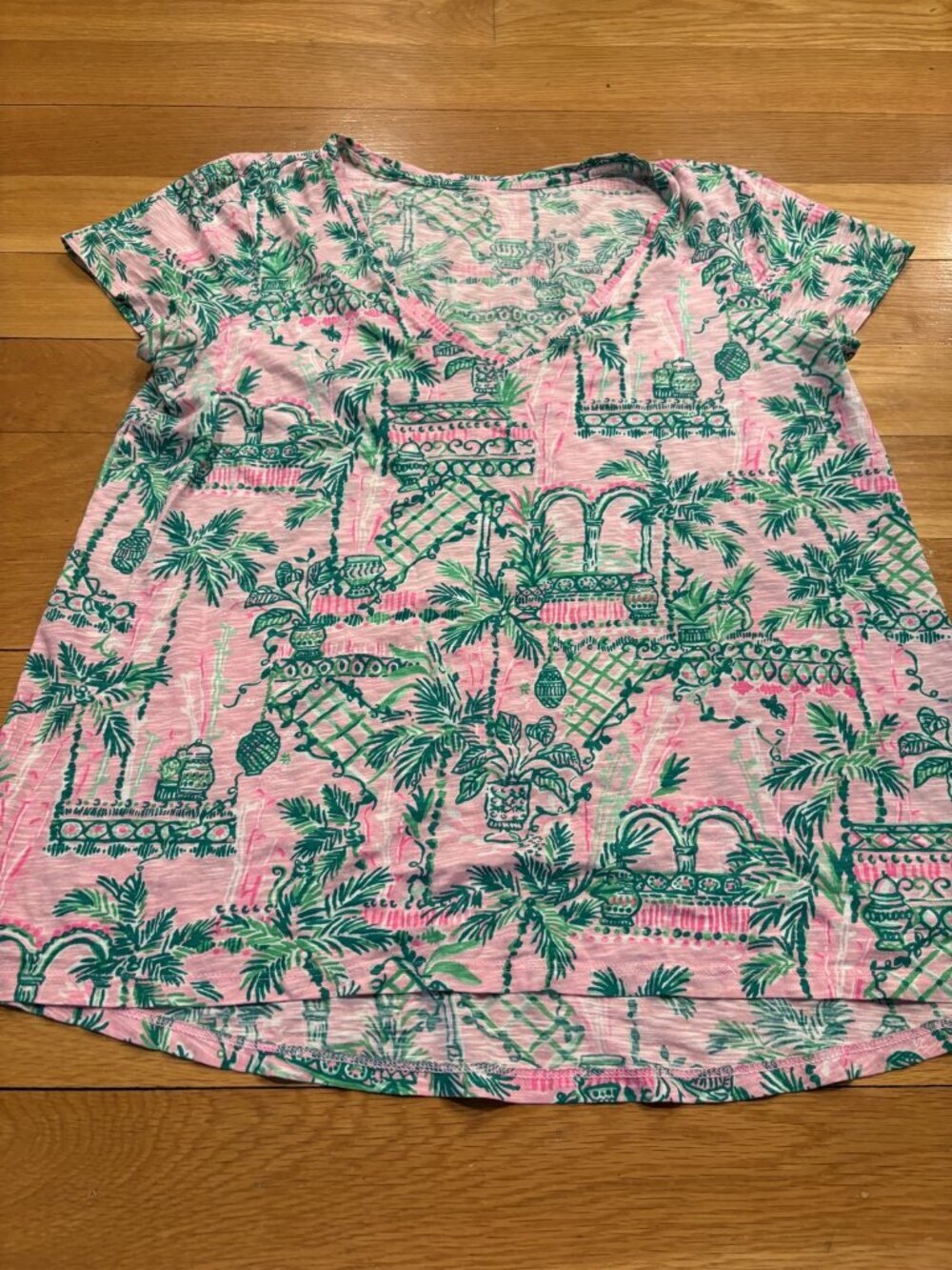 Lilly pulitizer Size Medium (M) Women's Pink Green Tropical Palm Tree Print T-Sh